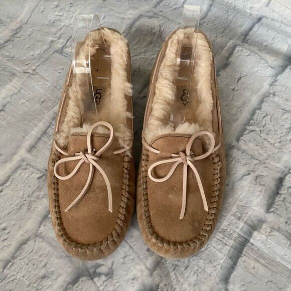 UGG women 9 slip on fur lined suede moccasins tan w/pink leather ties - Picture 5 of 8